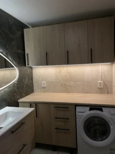 Vaskerom med baderomsinnredning og vaskemaskin – Okstadøy Trondheim - pusse opp bad, Trondheim